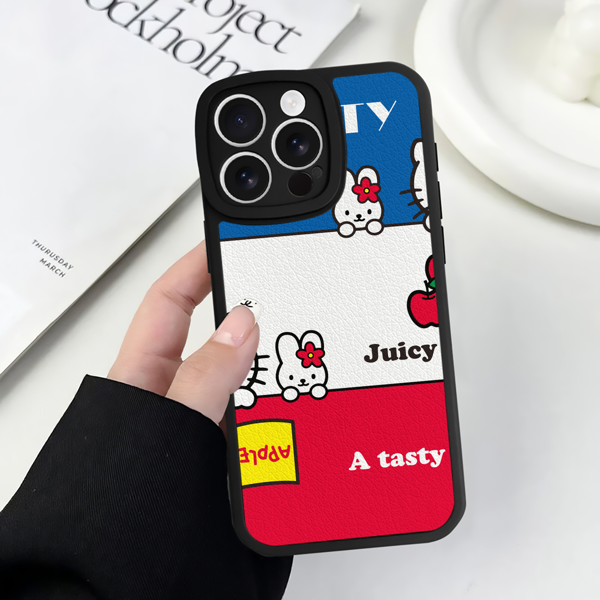 （画像用） Hello Kitty ハローキティ 【iPhone 16シリーズ対応】シリコンスマホケース（レザー調） 材質：シリコン